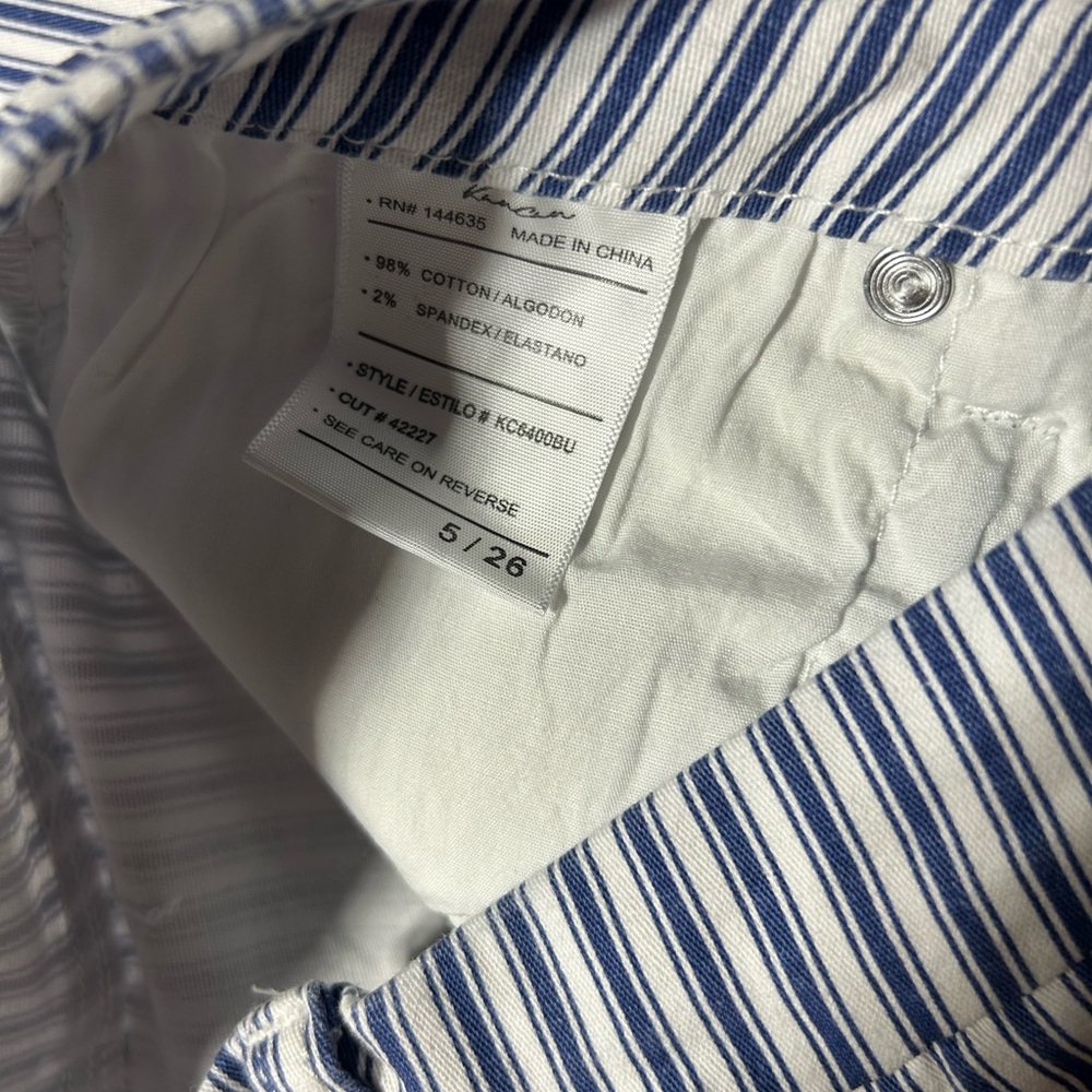 Women’s KanCan Blue and White Striped Bell Bottom Jeans Size 5/26 - Picture 3 of 8